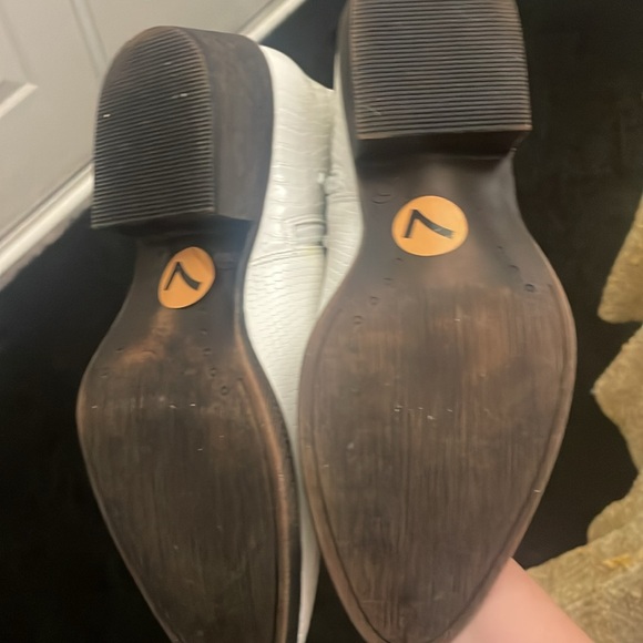 Never worn, will take slightly lower bids - Picture 2 of 3